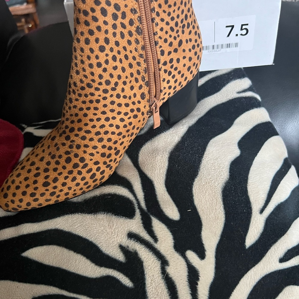 Beautiful brown leopard booties